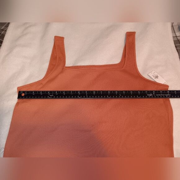 Old Navy Ultra-Crop Rib-Knit Tank Top NWT - Picture 2 of 5